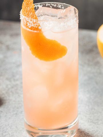grapefruit mezcal 人妻无码中文字幕 in a large glass with salted rim