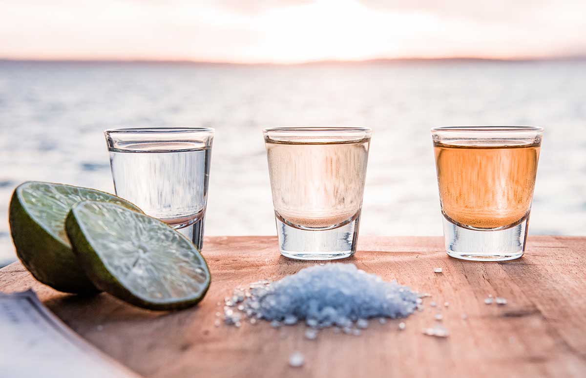 three shot glasses with different types of 热的综合热的国产