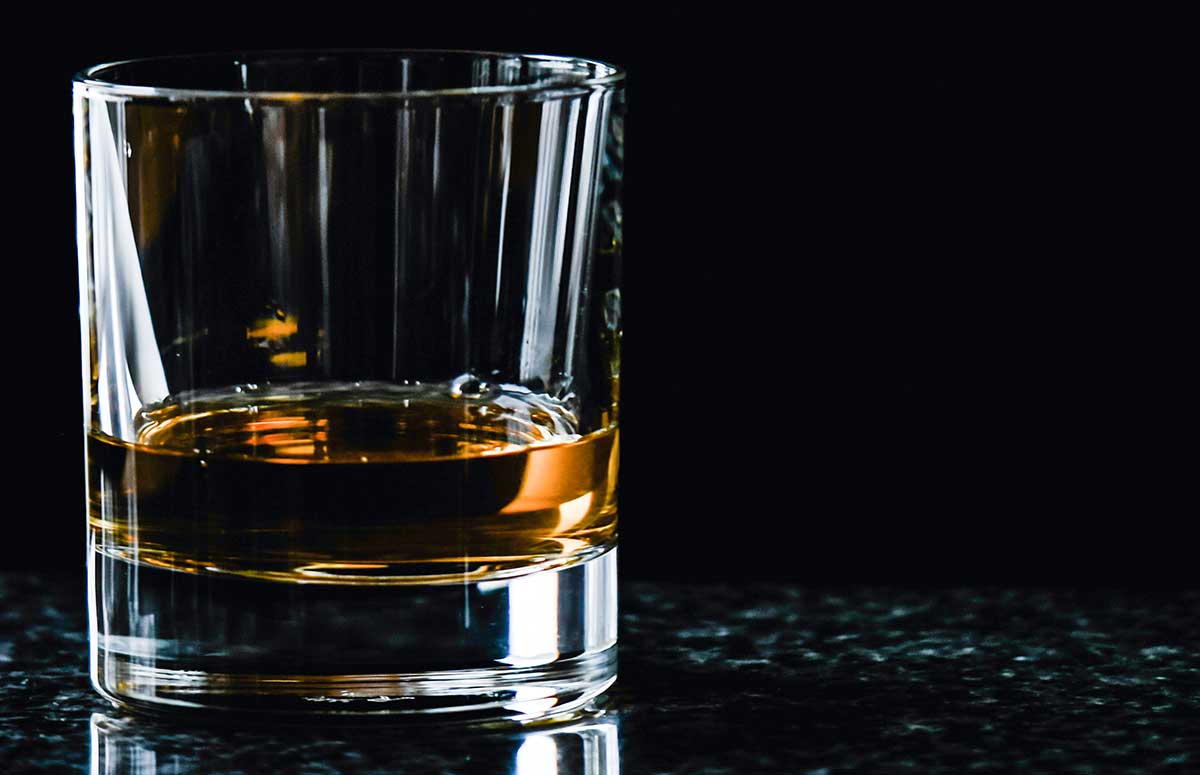 Añejo 和老师啪啪视频 in a sipping glass