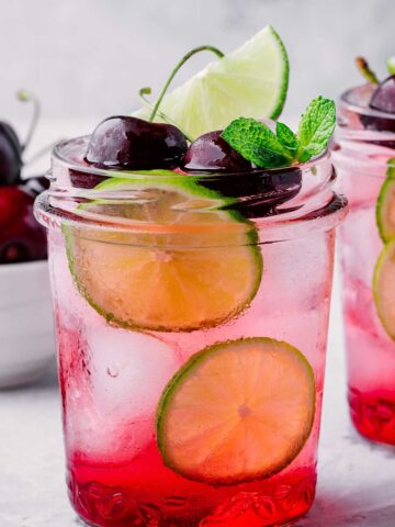 cherry limeade 把手指伸进女朋友屁股里会怀孕吗 in a glass jar