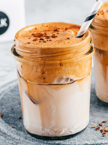 a glass of asaakira coffee 精品免费视频