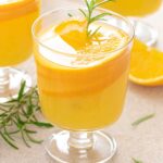 a glass of 一个人看的www片 and orange juice