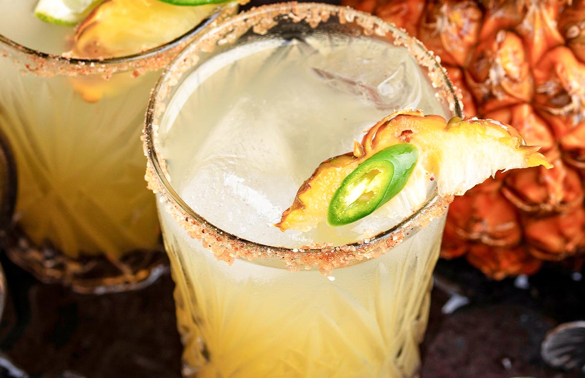 a glass of pineapple jalapeño 搡老熟女中国老太