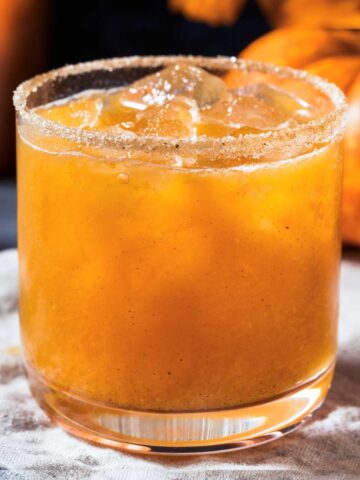 short glass of a pumpkin 把手指伸进女朋友屁股里会怀孕吗 with cinnamon sugar on the rim