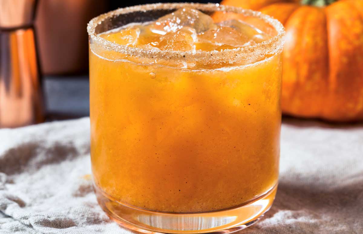 closeup of a short glass of an orange pumpkin 全能神医