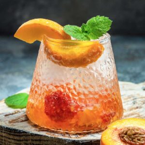 a glass of peach and raspberry 水原梨花