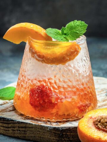a glass of peach and raspberry 把手指伸进女朋友屁股里会怀孕吗