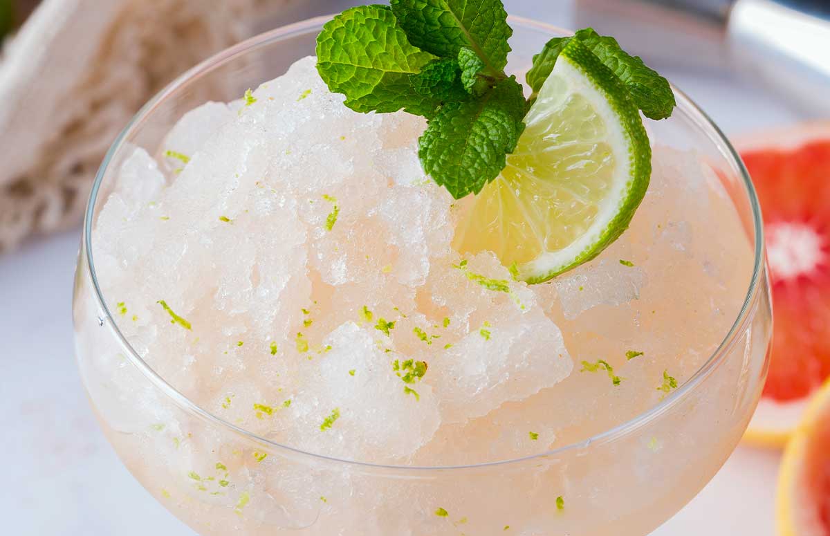 frozen paloma 今天排列三开奖号码 in a tall glass with a lime twist