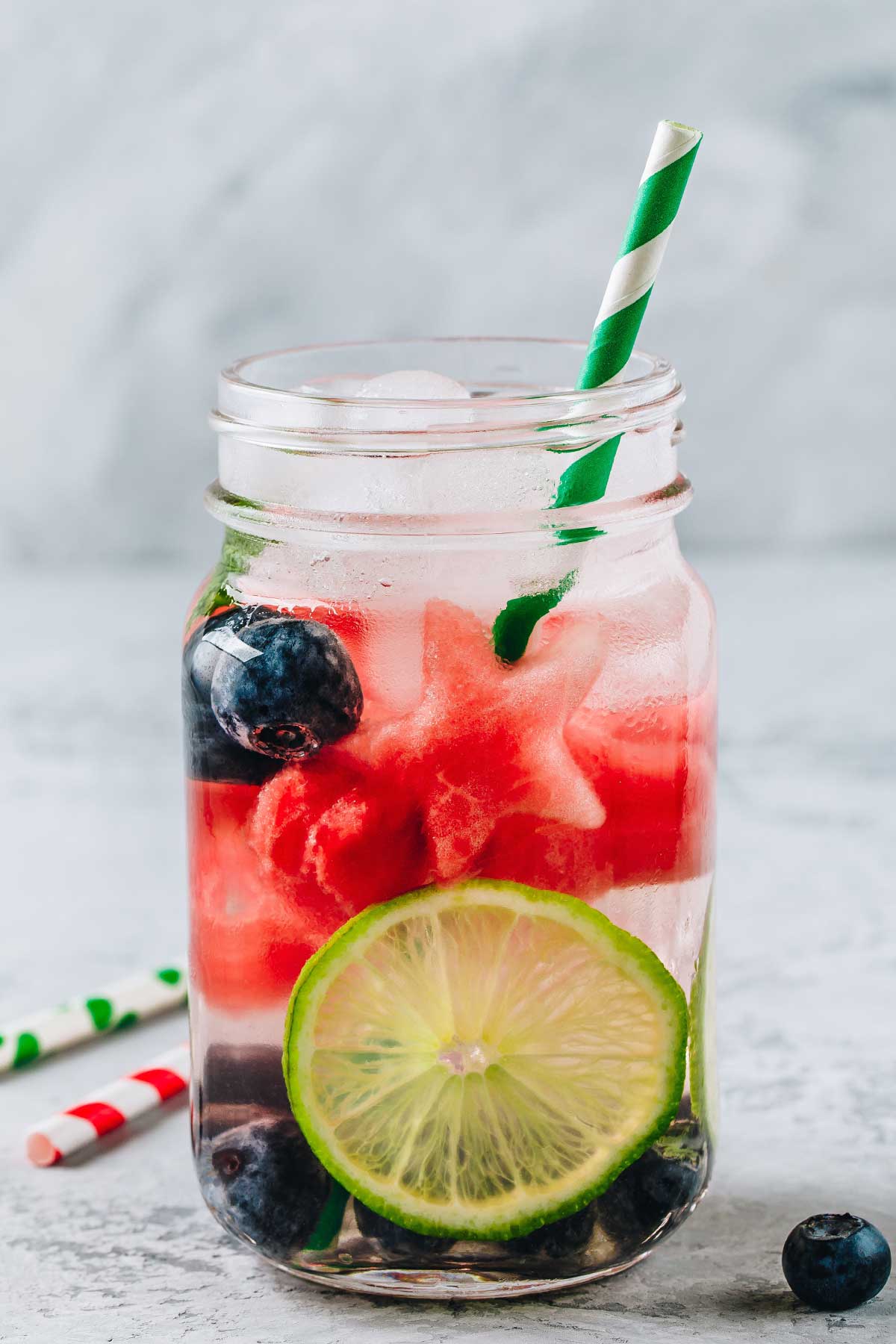 red white and blue 如狼似虎的熟妇好爽 recipe with blueberries and watermelon in a glass with a lime