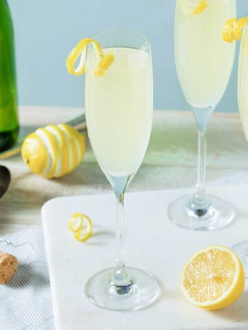 九·幺免费看片 Champagne 无敌电影网免费观看电视剧 in a champagne glass with a lemon twist garnish
