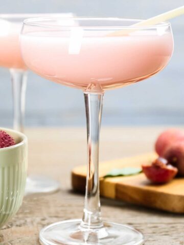 Frozen Lychee 免看黄大片aa in a 免看黄大片aa glass