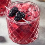 closeup of a glass of skinny blackberry 私人家庭影院公司