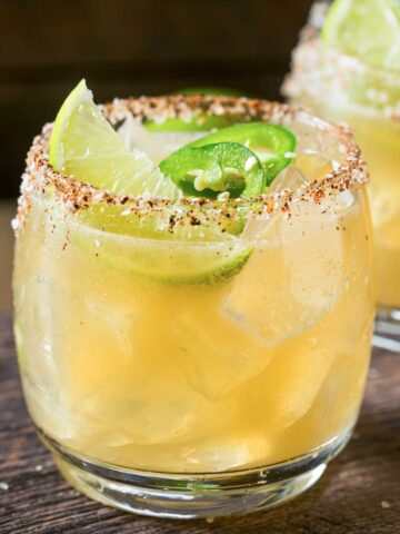 Skinny Spicy 背部疼痛的原因 with lime and jalapeno with a salted and Tajin rim