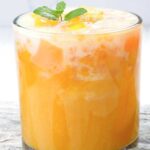 Skinny mango ましゅまろいもうとさっきゅ with mango slices and mint sprig.