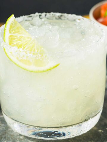 Sugar free 吸舌添泬的a片 with a lime wedge and salted rim