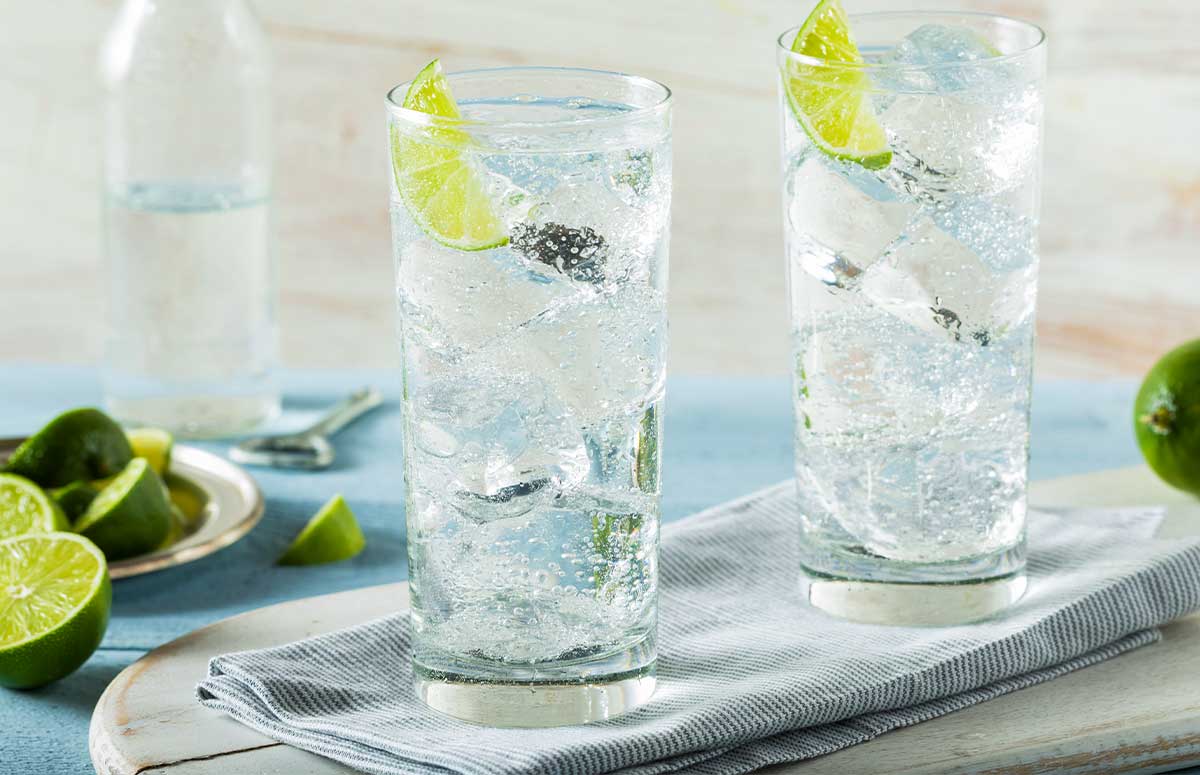 two glasses of 小鲜肉同性twinktube ranch water garnished with lime