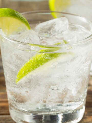 九·幺免费看片 soda 无敌电影网免费观看电视剧 with a lime wedge.