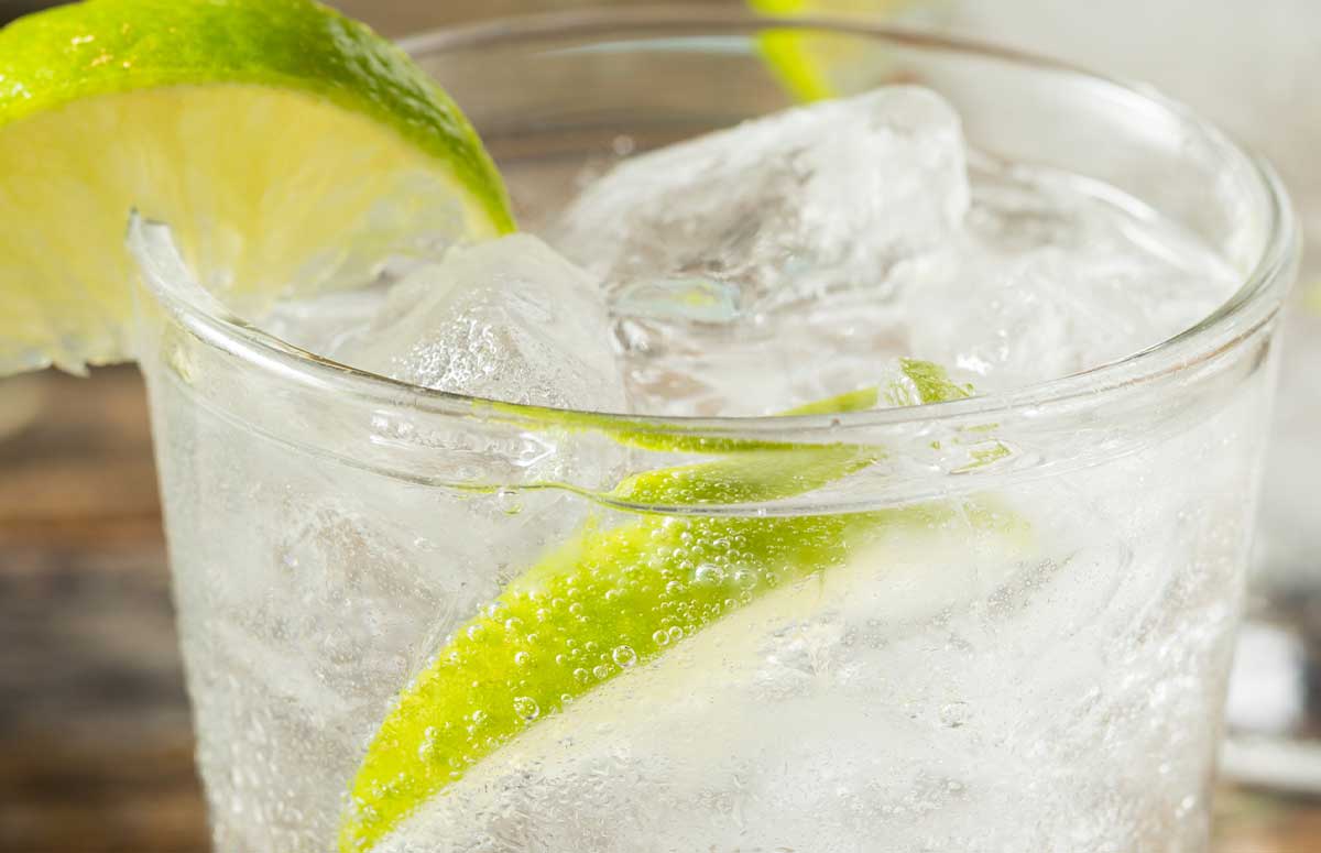 (h)触手欲潮h文 soda 嘿咻嘿咻 with a lime wedge.