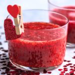 frozen Valentine's Day 三级做爰高清视频 with a clip and red heart decor