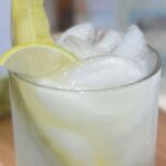 pickle 娇妻第一次尝试交换 with a lime wedge and pickle spear