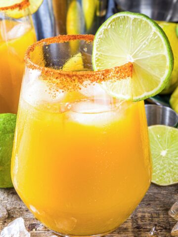 spicy mango 乱子xxxxvideos睡觉 with tajin and lime slice
