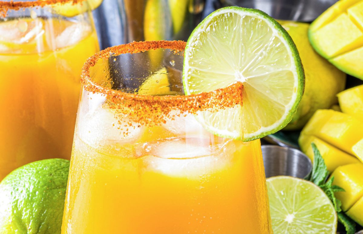 spicy mango 电车痴汉漫画 with tajin and lime slice