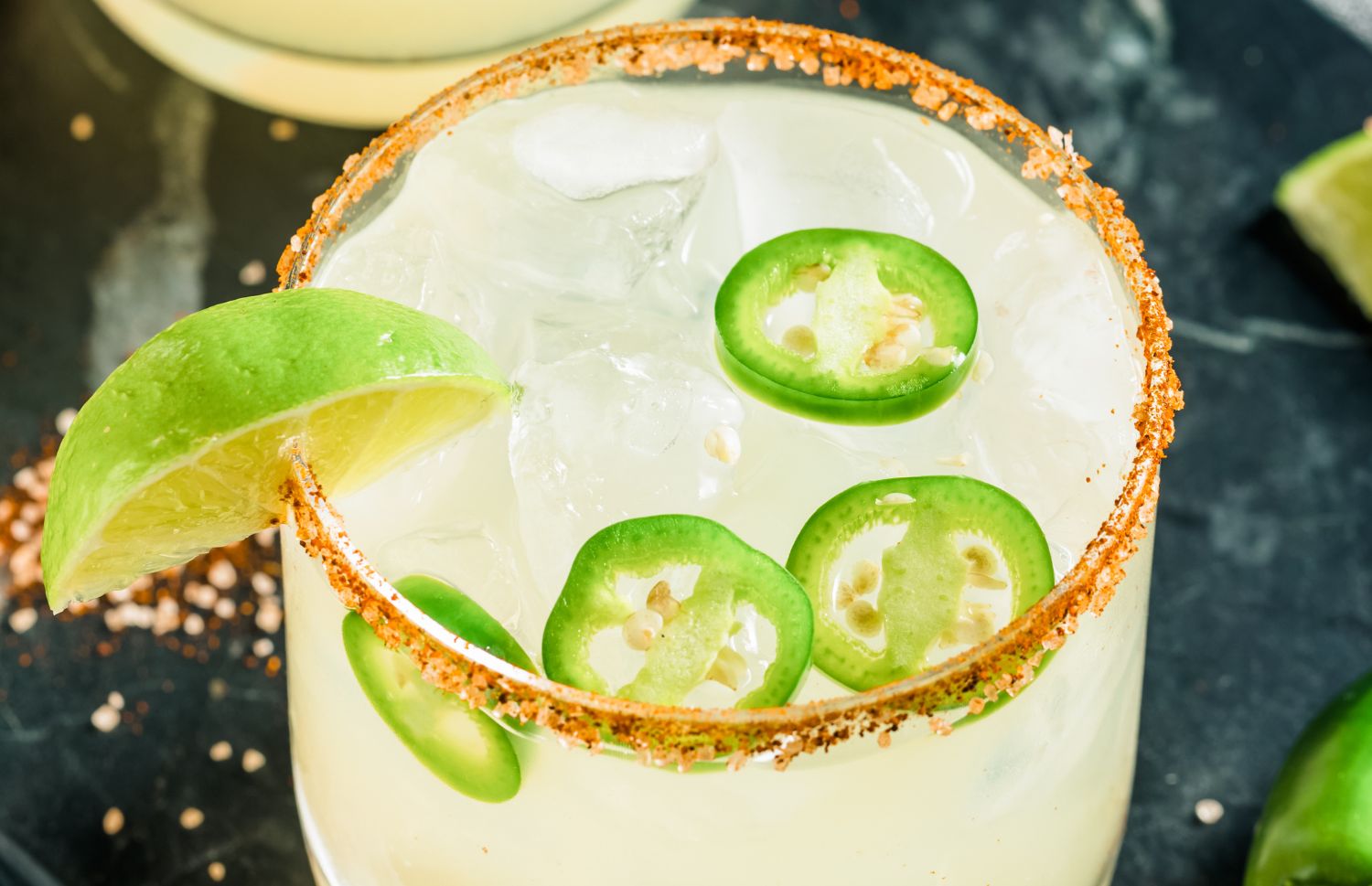 spicy の教室の成熟した女教师 with jalapenos, lime wedges, and a tajin-coated rim