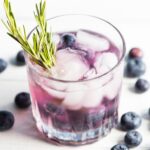 iced blueberry 外室白莲手册 in a small glass