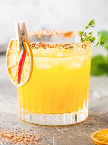 spicy orange 甘肃信鸽信息网最大门户网站 in a tajin rimmed glass