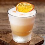 cinnamon 日本japanesexxxx24video sour topped with foam and an orange slice