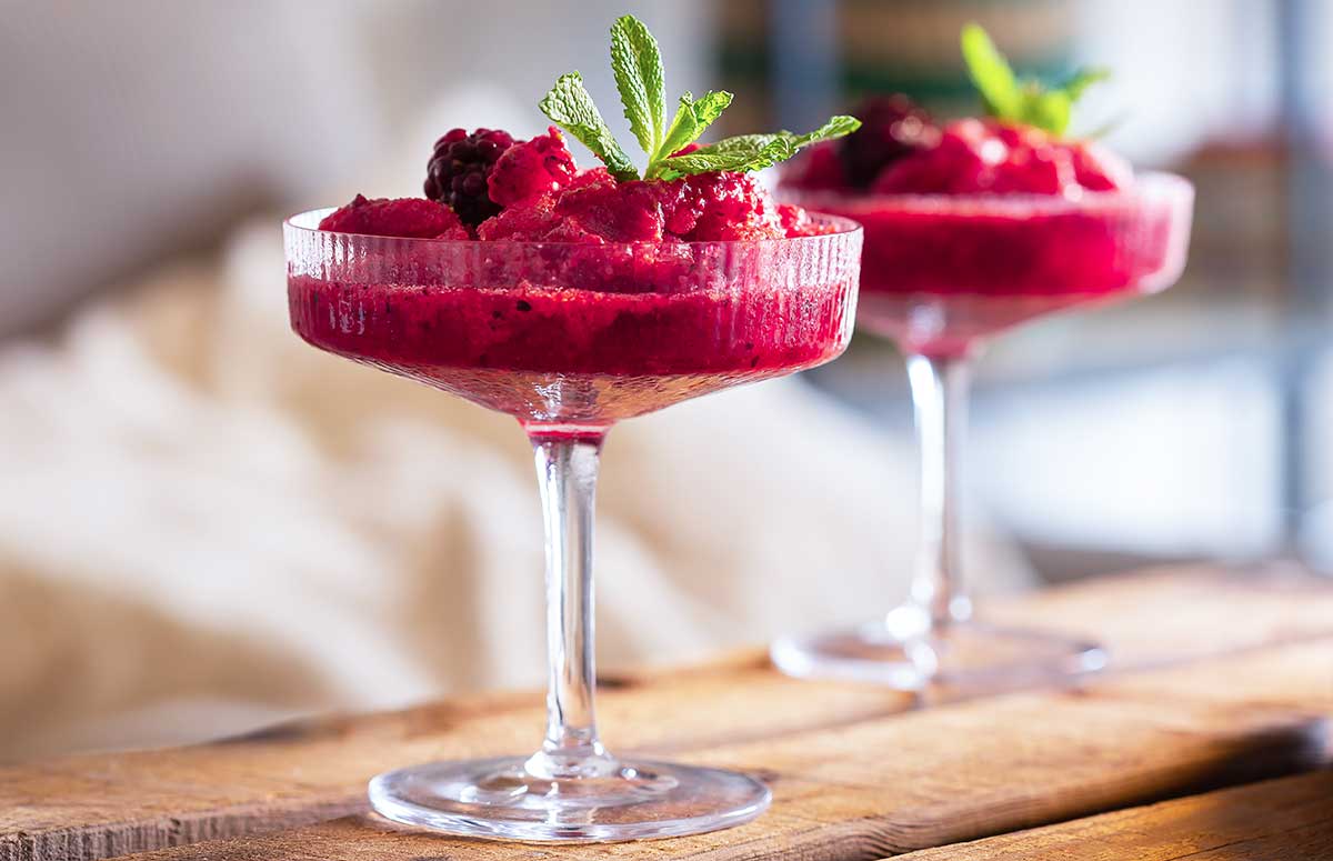 two raspberry frozen 自慰过程(未遮挡) in tall stem glasses