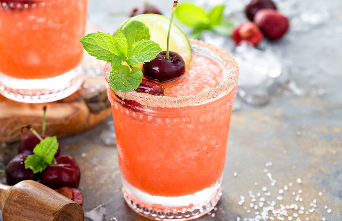a glass of frozen cherry limeade 27影院