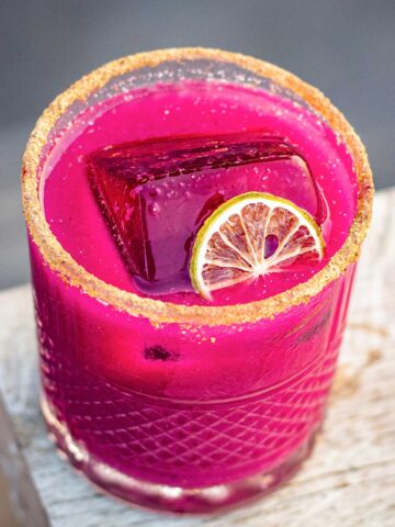 top view of a glass of prickly pear 麻批好紧日起要舒服死了